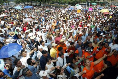 La necedad foxista lleva el país al caos: Hernández Juárez
