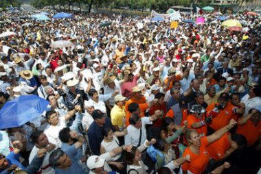 La necedad foxista lleva el país al caos: Hernández Juárez