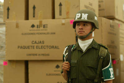 Paquetería electoral bajo resguardo Paquetería electoral bajo resguardo