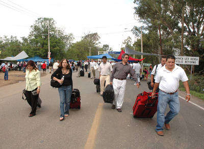 Bloquearon maestros aeropuerto en Oaxaca]