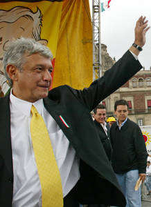 AMLO: Fox, traidor a la democracia AMLO: Fox, traidor a la democracia