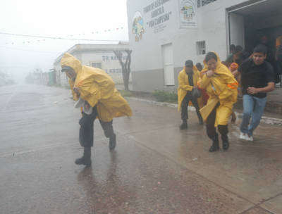 El huracán <I>Lane</I> golpea Mazatlán El huracán <I>Lane</I> golpea Mazatlán