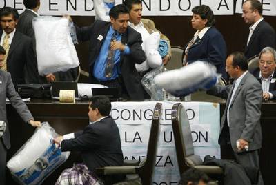 PIYAMADA EN LA MAXIMA TRIBUNA DE LA NACION PIYAMADA EN LA MAXIMA TRIBUNA DE LA NACION
