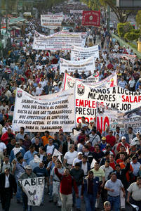 MARCHA POR UN SALARIO DIGNO MARCHA POR UN SALARIO DIGNO