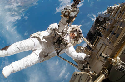 TERCERA <I>CAMINATA</I> ESPACIAL TERCERA <I>CAMINATA</I> ESPACIAL