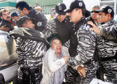 Protesta del chiverío contra Jorge Vergara