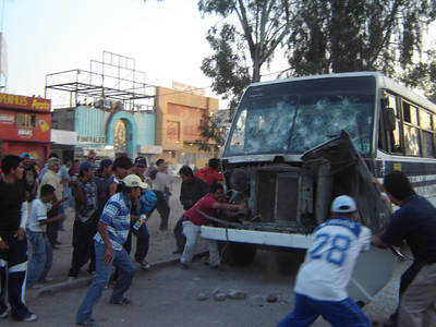 QUEMAN AUTOBUSES EN CHIMALHUACAN QUEMAN AUTOBUSES EN CHIMALHUACAN