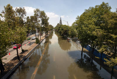 Cubre ocho manzanas fuga de aguas negras Cubre ocho manzanas fuga de aguas negras