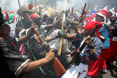 CELEBRACIONES EN MEXICO Y ESTADOS UNIDOS