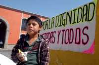 Activistas instalaron un plantón frente al Congreso de Tlaxcala para exigir que hoy, último día de sesiones, se presente la iniciativa de reforma al Código Penal