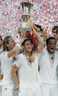 Mexex, Totti y Mancini disfrutan el trofeo conquistado