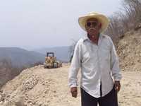 Habitantes de Xochipala pararon los trabajos de la minera Luismin para exigirle que pague 13 mil 500 pesos por hectárea, como a los ejidatarios de Carrizalillo. Los pobladores amenazaron con cerrar hoy los accesos