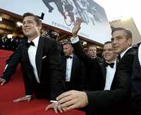 Brad Pitt, Matt Damon y George Clooney arriban a la premier de la cinta Ocean«s 13 presentada durante el Festival de Cannes