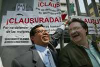 El diputado Víctor Hugo Círigo y el presidente del PRD-DF, Ricardo Ruiz, durante la clausura simbólica de la CNDH