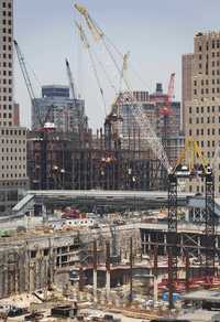 Trabajos de construcción de las Torres de la Libertad, en Nueva York, donde estuvo el World Trade Center. Especialistas opinan que mientras la crisis inmobiliaria en Estados Unidos no sea controlada, no se podrá esperar un crecimiento económico importante