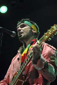 Manu Chao durante su presentación en Tijuana