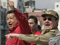 El gobernante de Venezuela, Hugo Chávez, y el presidente interino de Cuba, Raúl Castro, ayer al inaugurar en La Habana un monumento al venezolano Francisco de Miranda