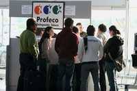 Pasajeros de Air Madrid en el Aeropuerto Internacional de Toluca, el pasado diciembre, cuando solicitaban el reembolso del valor de sus boletos