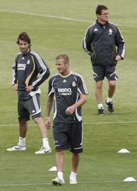 Ruud van Nistelrooy, David Beckham y el técnico Fabio Capello se preparan para el duelo crucial, este domingo ante Mallorca