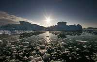 Seis especialistas estadunidenses advirtieron sobre un cambio climático drástico de consecuencias catastróficas si no se ponen en marcha enérgicas medidas contra el calentamiento global; en la imagen, los icebergs en Groenlandia se derriten de forma más rápida que la prevista