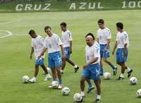 El nuevo refuerzo Joaquín Beltrán (segundo) entrenó con los cruzazulinos en las instalaciones de La Noria