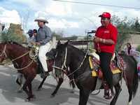 El senador Ricardo Monreal acompaña a su hermano David, candidato a la alcaldía de Fresnillo, en un recorrido de campaña