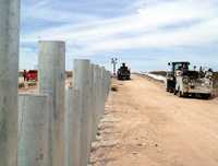 La construcción de muros en la frontera entre México y Estados Unidos no resolverá el problema migratorio, aseguran especialistas