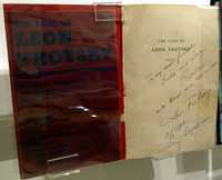 El libro que Trotski regaló a sus ''queridos amigos'' Diego Rivera y Frida Kahlo, en 1937