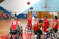 Las selecciones varonil y femenil de basquetbol sobre silla de ruedas, durante la visita de legisladores al Ceparmex