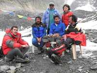 La mexicana , de 40 años, acompañada de los alpinistas europeos