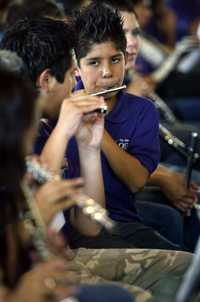 Jóvenes flautistas, integrantes de la sección de alientos metales de la Orquesta Sinfónica Infantil y Juvenil de México, el miércoles, durante un ensayo en un hotel del centro vacacional Oaxtepec, Morelos