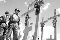 Altar denominado Zona de las cruces, erigido en recuerdo de las mujeres asesinadas en Juárez