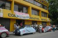 Perredistas de los municipios de Acala y Villa de Corzo ocuparon las oficinas centrales del Partido de la Revolución Democrática en Chiapas, en protesta por la imposición de candidatos para las elecciones de presidentes municipales y diputados