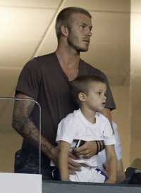 David Beckham y su hijo Romeo observaron el partido desde un palco