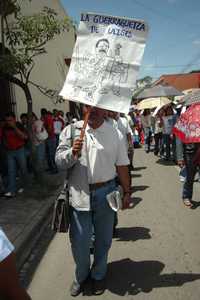 Aspecto de una de las marchas appistas de ayer por calles de Oaxaca