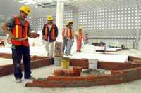 Durante un recorrido por las instalaciones de la Terminal 2 del Aeropuerto Internacional de la Ciudad de México, donde se observa el avance de las obras