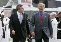 El presidente George W. Bush (derecha) recibió ayer en su residencia de descanso en Campo David, Maryland, al premier británico, Gordon Brown, en su primera visita a Estados Unidos desde que asumió el cargo