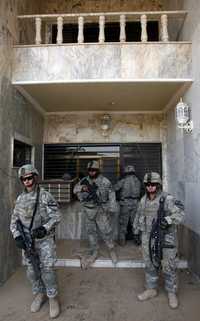 Militares estadunidenses, el martes pasado en el oeste de Bagdad