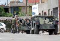 Soldados realizaron varios cateos en domicilios de la colonia Obrera, en Morelia, Michoacán. No se informó de los resultados de esa acción