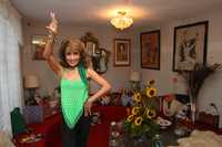 Sonia Amelio, notable crotalista y prima ballerina, en su estudio, durante la entrevista con La Jornada