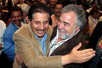 Jesús Ortega y Alejandro Encinas, ambos aspirantes a la presidencia nacional del PRD, durante el décimo congreso extraordinario del partido