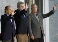 Felipe Calderón, Stephen Harper y George W. Bush, en la foto del recuerdo
