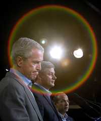 El presidente de EU, George W. Bush; el primer ministro de Canadá, Stephen Harper, y el mandatario mexicano Felipe Calderón, durante su reunión en Montebello