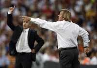 El mexicano Javier Aguirre se mostró molesto por haber perdido la ventaja obtenida en el primer minuto de juego, mientras Bernd Schuster tuvo un afortunado debut con el Real Madrid en la inauguración de la liga