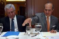 Fernando Flores y Antonio Frenk dieron a conocer en una conferencia de prensa la oferta pública de compra de Aeroméxico