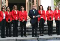 El presidente Calderón con las nadadoras