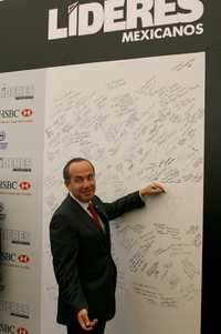 Felipe Calderón acudió a una comida con 300 líderes del país