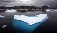 Varios iceberg flotan en la bahía de la isla de Ammassalik, en Groenlandia. Ban Ki Moon, secretario general de la ONU, advirtió a 80 jefes de gobierno y de Estado: "tienen el futuro en su manos", respecto del cambio climático