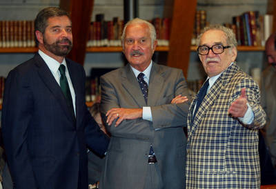 Dona Carlos Fuentes colección a la UNAM Dona Carlos Fuentes colección a la UNAM