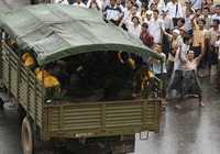 Cientos de manifestantes repudian a tropas que llegan al centro de Rangún para impedir las protestas